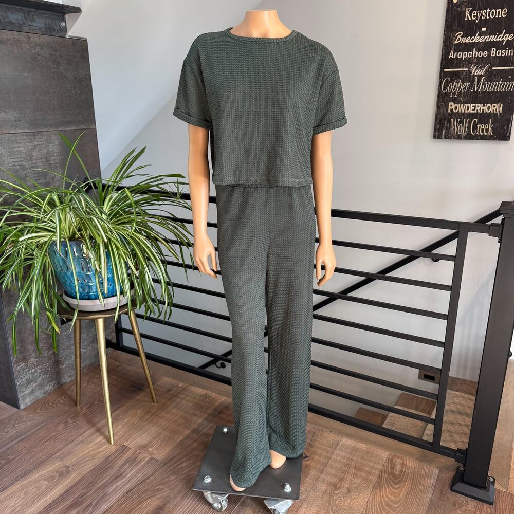 NWT Francesca’s Julia Hunter Green Waffle Knit Lounge Set, Top & Bottom - Small - Picture 2 of 16